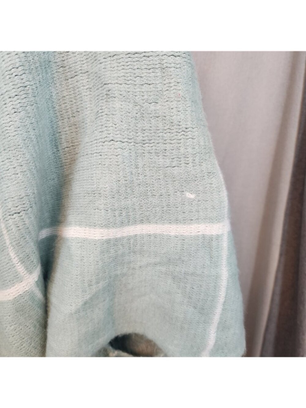 Vince Camuto Light Green Checks Poncho Style Knit Sweater w Fringe ONE SIZE USED - Picture 6 of 9